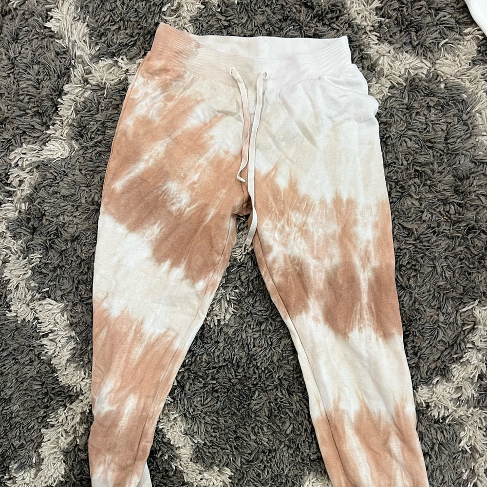 Pink and cream tie dye design sweat pants! So cute and comfy! From Nordstrom!